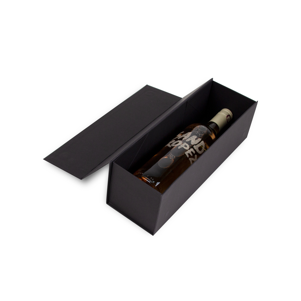 Luxury kraft wine bottle boxes with magnetic closing