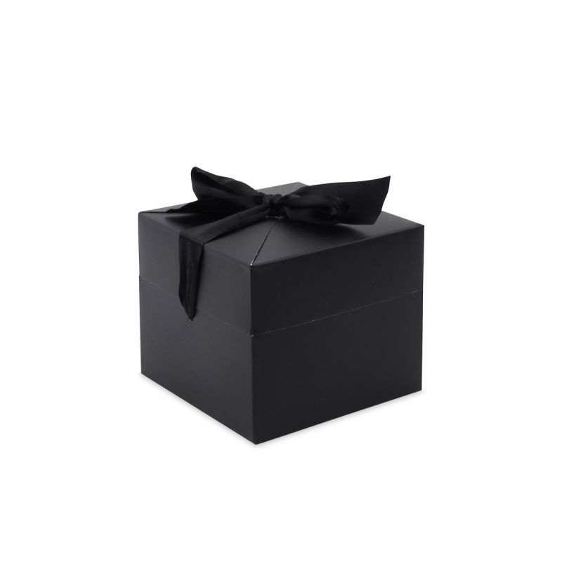 Pop-up boxes with ribbon closing